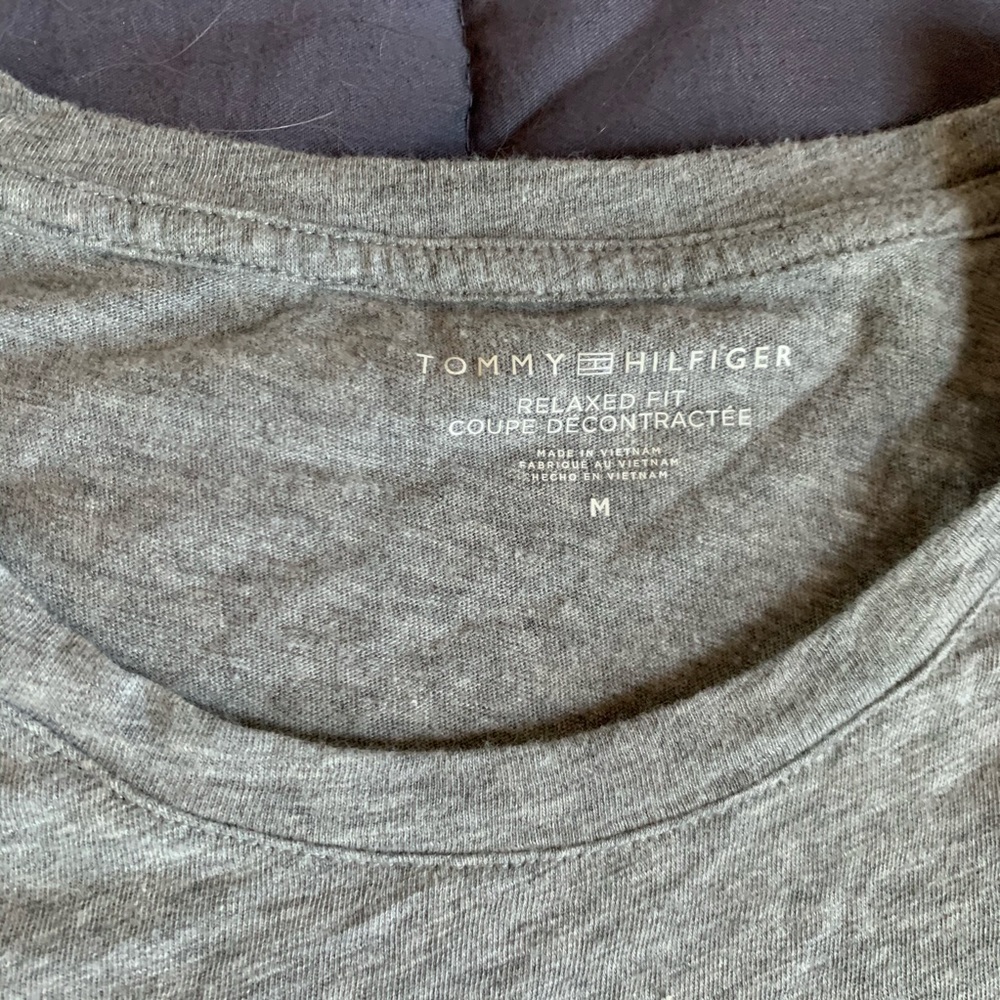 Tommy Hilfiger t shirt - Picture 3 of 4